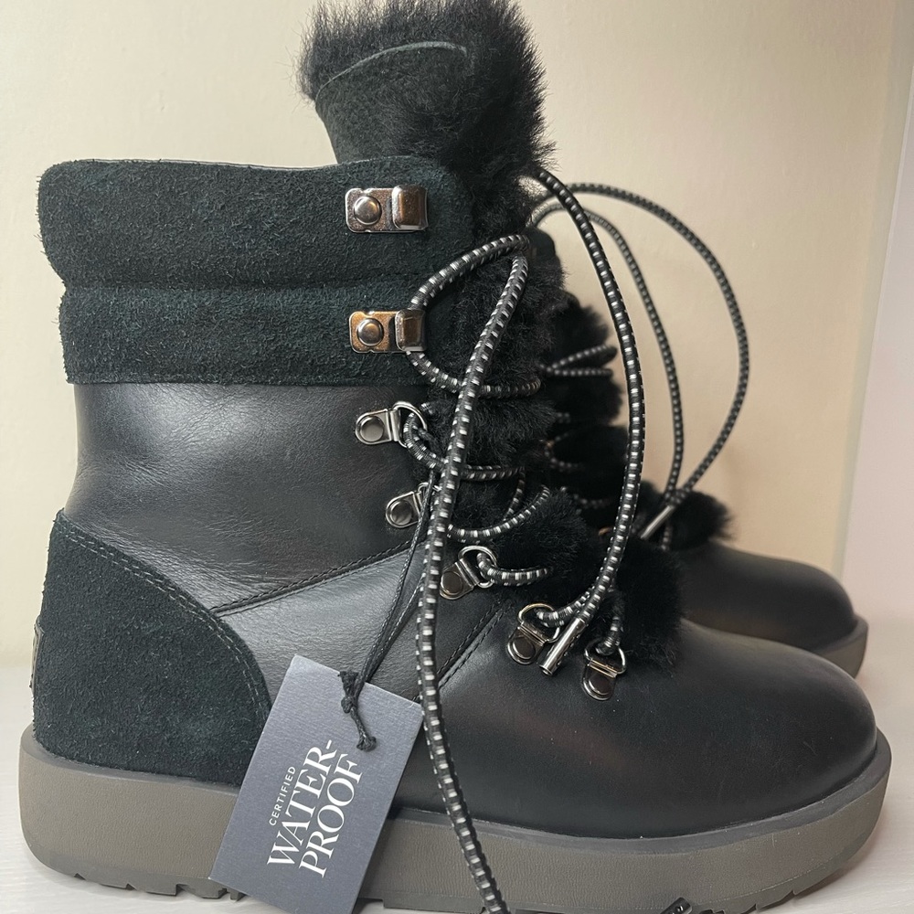 Ugg Viki waterproof leather sheepskin boots size 7